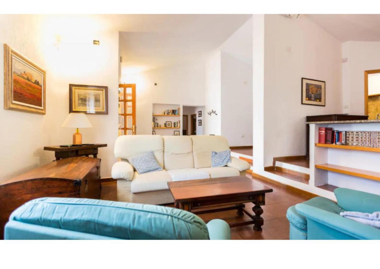 Casa Vacanze A Pochi Passi Dal Mare La Maddalena  Dış mekan fotoğraf